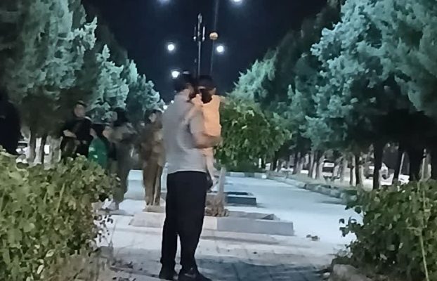 نصب پایه چراغ روشنایی دکوراتیو  در بلوار امام خمینی (ره)